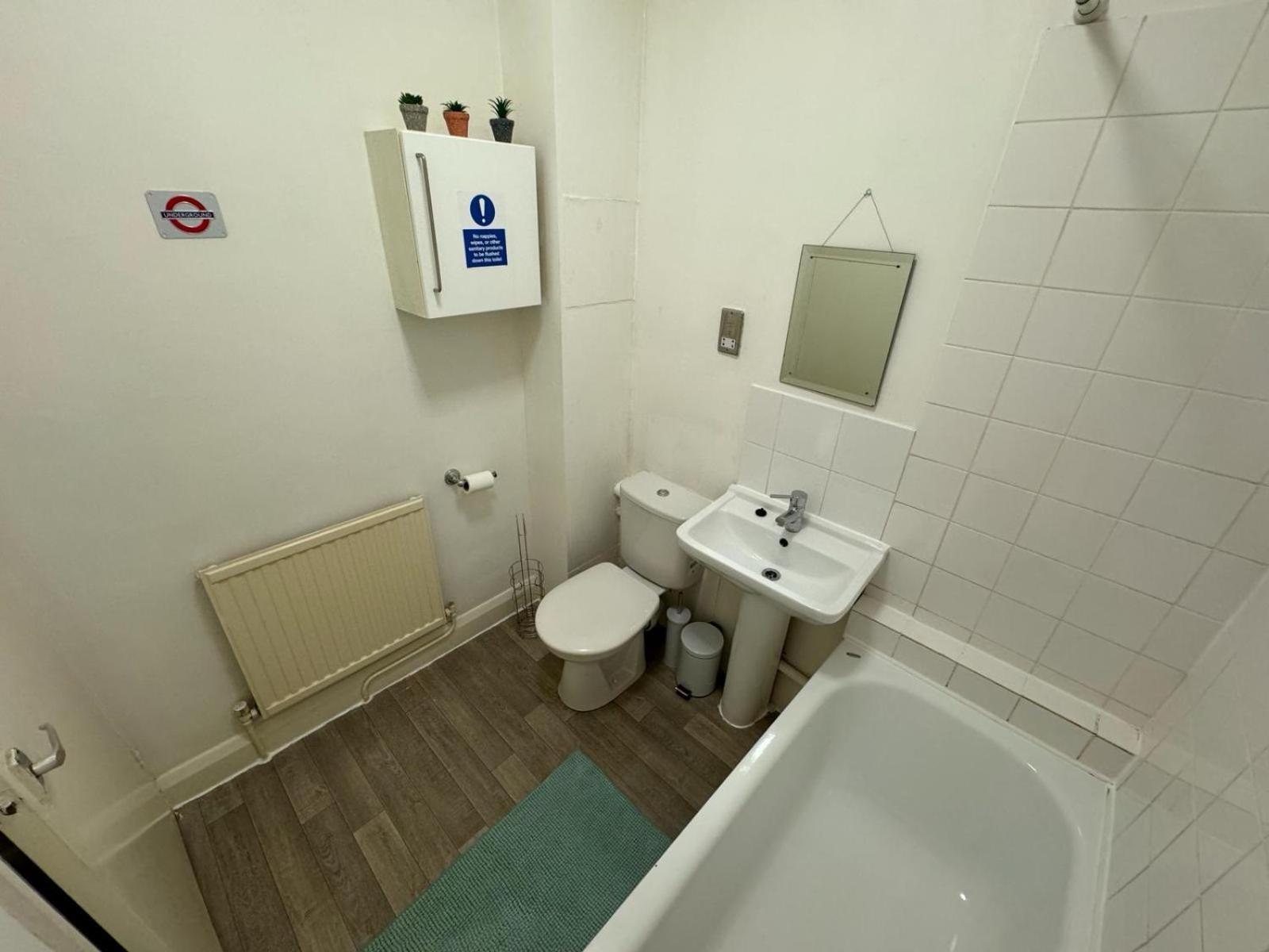Prime Location Apartamento In Camden Town Лондон Екстер'єр фото